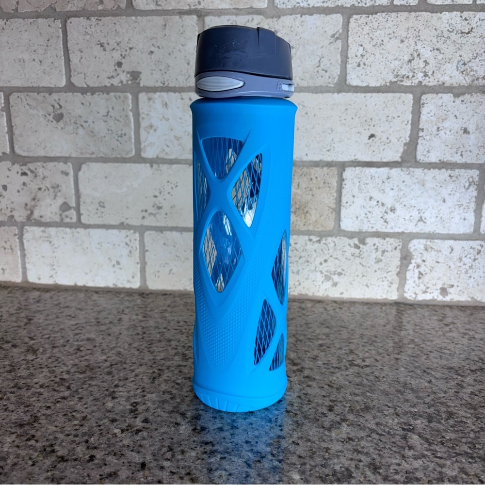 ZULU  Glass Water Bottle 20 oz Blue • Protective Sleeve • Leakproof BPA-Free